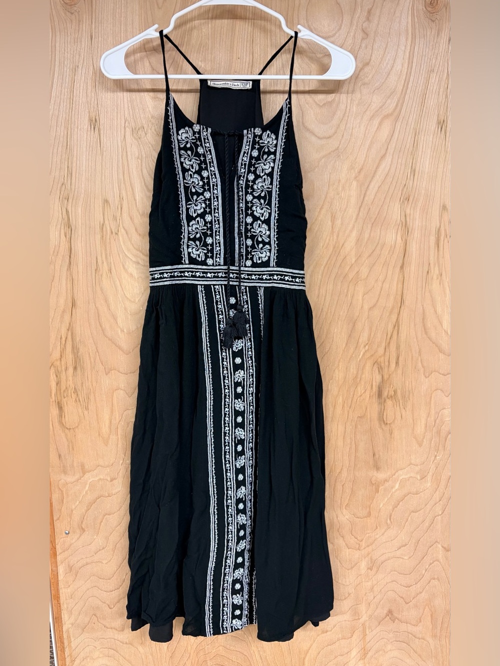 Abercrombie & Fitch Black Maxi Dress with White Embroidery XSP